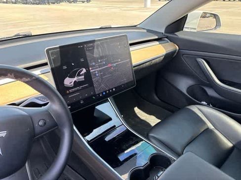 Used 2020 Tesla Model 3 Standard Range Plus RWD image 18