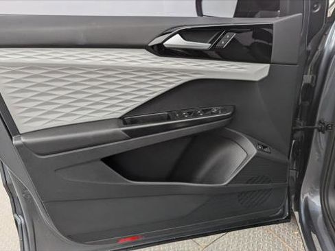 Used 2022 Volkswagen Taos S image 13