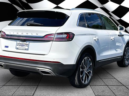 Used 2022 Lincoln Nautilus Reserve AWD/4WD image 2