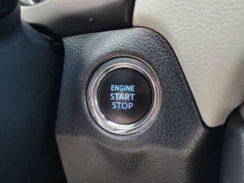 Used 2020 Toyota RAV4 XLE FWD image 22
