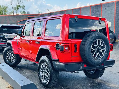 Used 2026 Jeep Wrangler Unlimited Sahara AWD/4WD image 10
