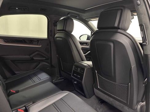 Used 2024 Porsche Cayenne Turbo image 20