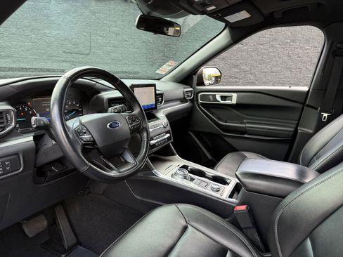 Used 2020 Ford Explorer XLT w/ Equipment Group 202A image 15