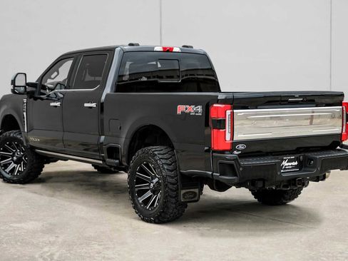 Used 2023 Ford F250 Platinum image 10