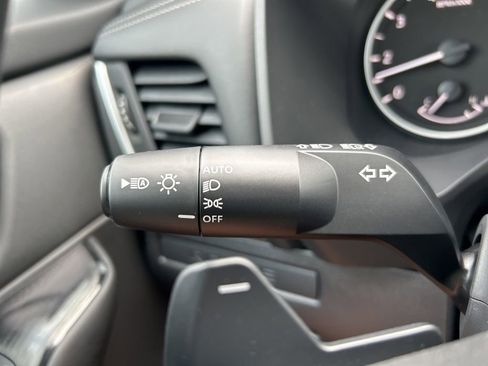 Used 2025 Nissan Rogue S image 22