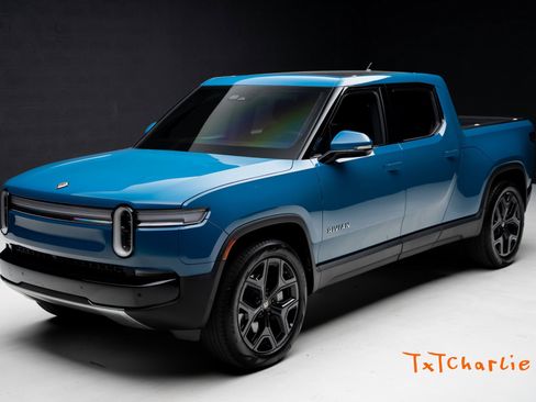 Used 2025 Rivian R1T Adventure image 1