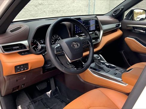Used 2020 Toyota Highlander Platinum image 15