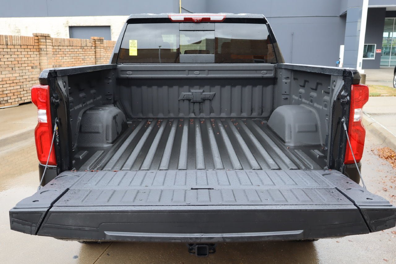 Used 2026 Chevrolet Silverado 1500 ZR2 w/ Dark Appearance Package AWD/4WD image 30
