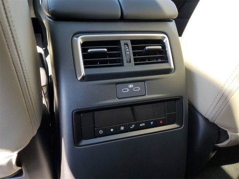 New 2025 MAZDA CX-70 Plug-In Hybrid w/ Premium Pkg image 16