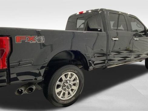 Used 2019 Ford F350 Limited image 5