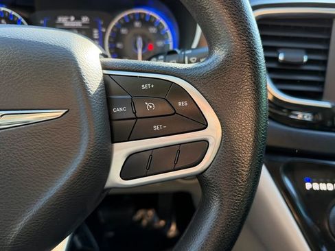 Used 2021 Chrysler Voyager Lxi FWD image 19