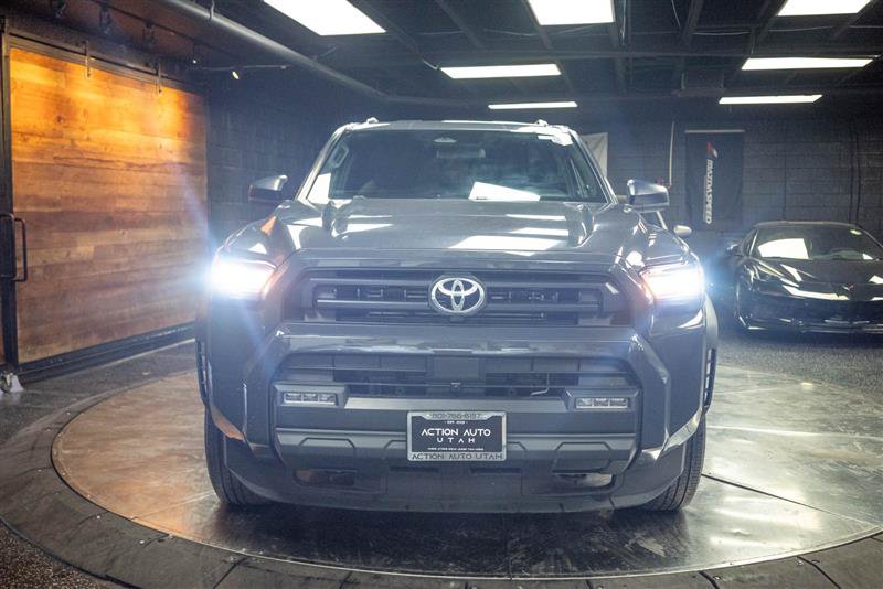 Used 2025 Toyota 4Runner SR5 AWD/4WD image 4