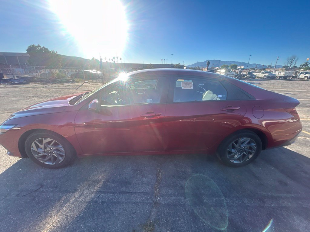 Used 2024 Hyundai Elantra SEL FWD image 2