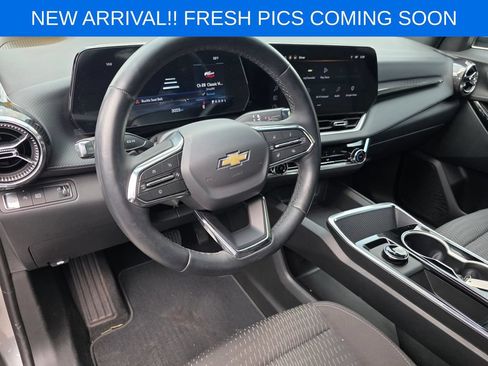 Used 2026 Chevrolet Equinox LT FWD image 8
