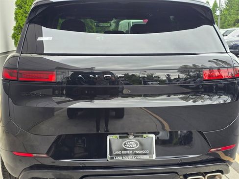 New 2025 Land Rover Range Rover Sport Dynamic SE image 9