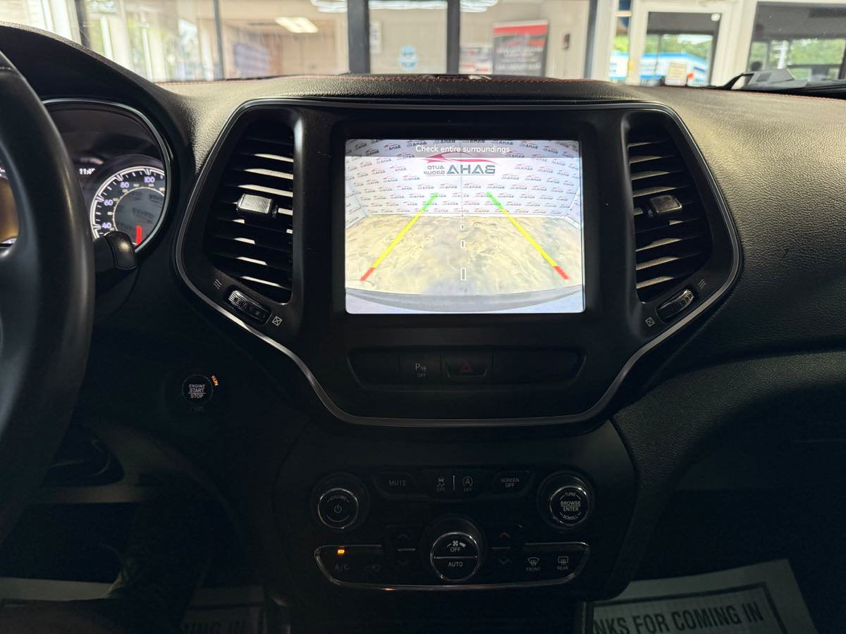 Used 2020 Jeep Cherokee Trailhawk AWD/4WD image 21
