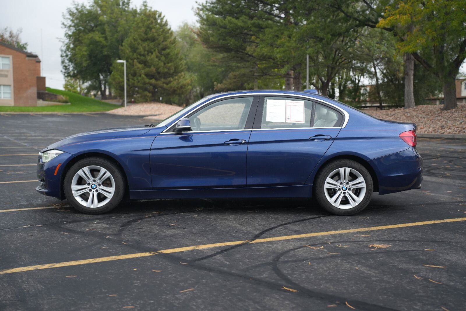 Used 2017 BMW 330i xDrive Sedan AWD/4WD image 2