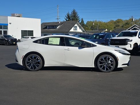 New 2026 Toyota Prius Plug-In Hybrid image 7