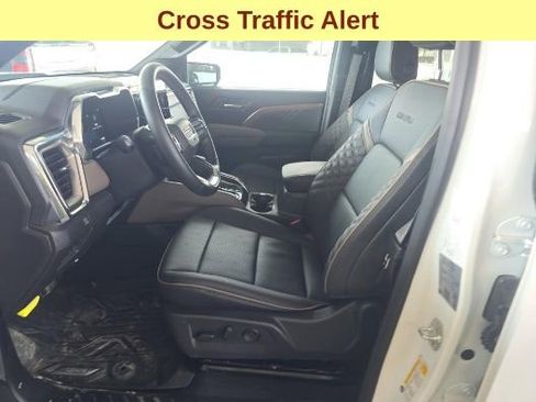 Used 2025 GMC Canyon Denali AWD/4WD image 10