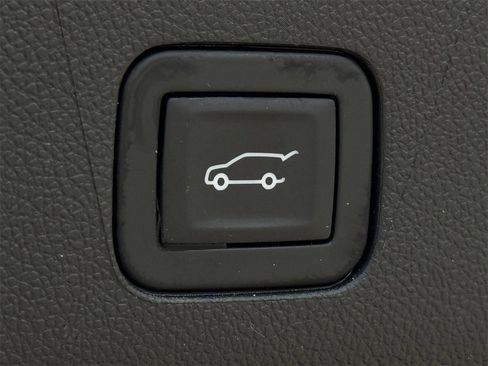 Certified 2025 Chevrolet Tahoe LT image 24