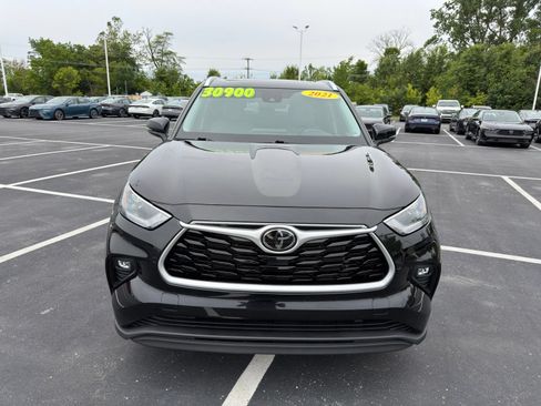 Used 2021 Toyota Highlander XLE AWD/4WD image 9