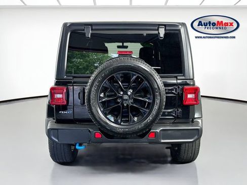 Used 2022 Jeep Wrangler Unlimited Sahara w/ Cold Weather Group AWD/4WD image 7