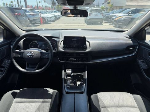 Used 2025 Nissan Rogue SV FWD image 35