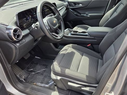 Used 2025 Chevrolet Equinox LT FWD image 9
