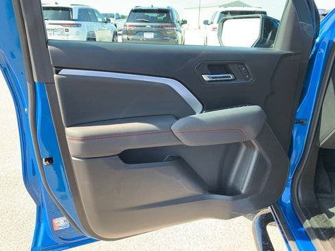 Used 2023 Chevrolet Colorado Z71 w/ Z71 Convenience Package 2 AWD/4WD image 16