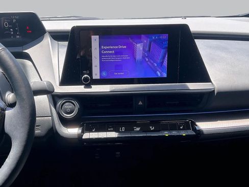 Used 2024 Toyota Prius XLE FWD image 7