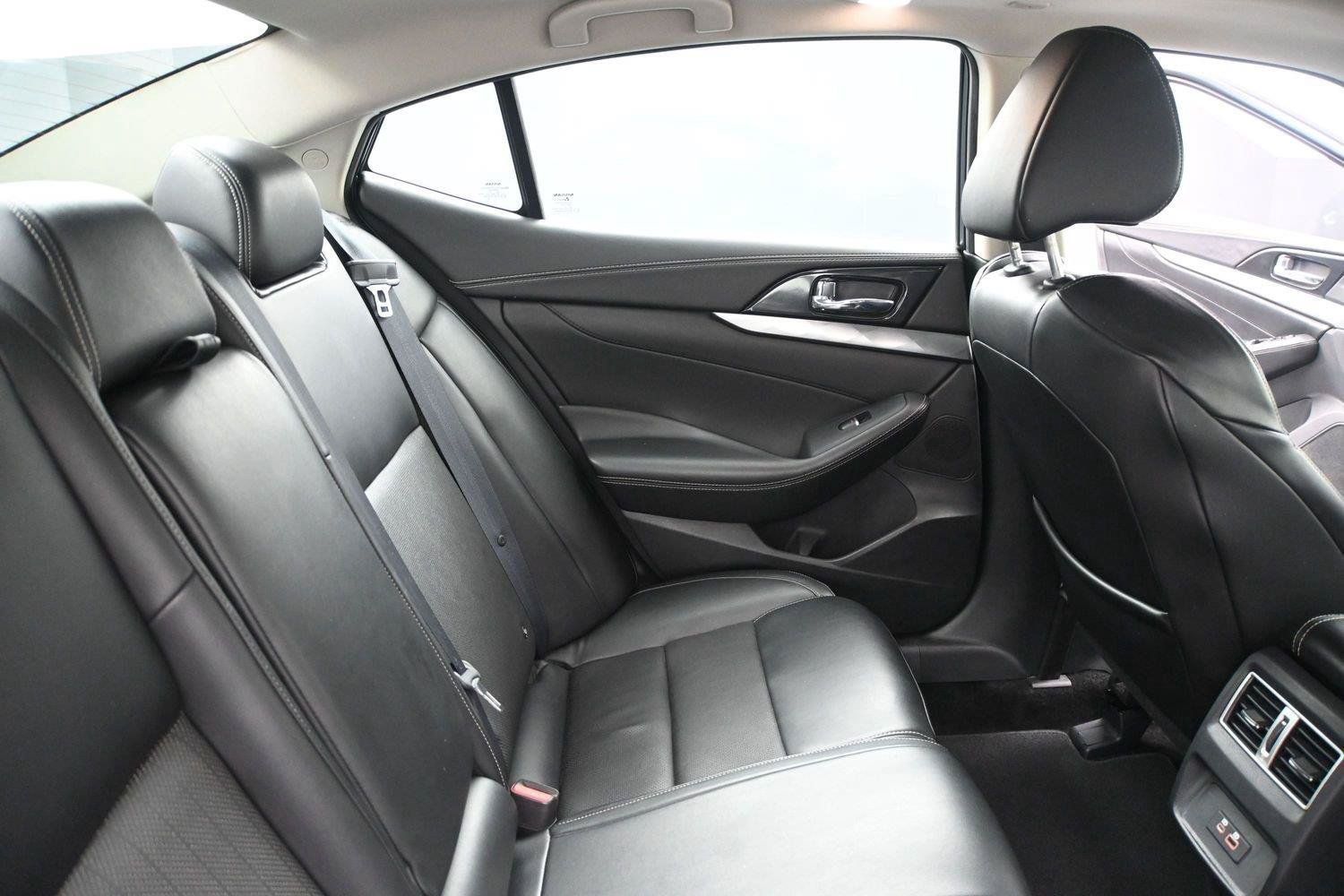 Used 2019 Nissan Maxima 3.5 SL w/ Floor Mat Group FWD image 19