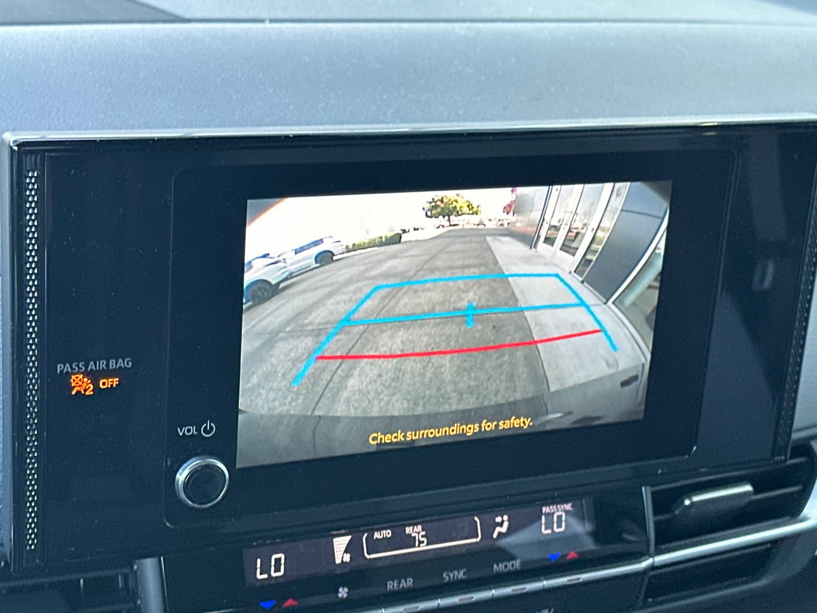 Used 2025 Toyota Sienna LE FWD image 18