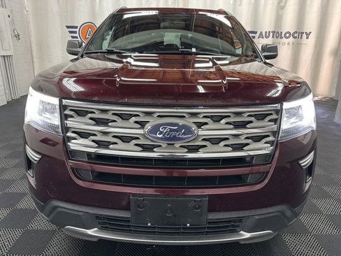 Used 2018 Ford Explorer XLT image 3