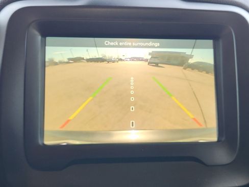 Used 2018 Jeep Renegade Latitude image 18