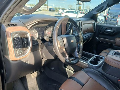 Used 2019 Chevrolet Silverado 1500 High Country w/ Technology Package image 6