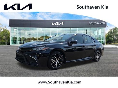 Used 2023 Toyota Camry SE FWD image 1