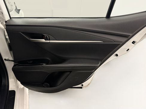 Used 2025 Toyota Camry SE image 31