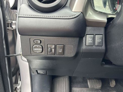 Used 2018 Toyota RAV4 XLE AWD/4WD image 18