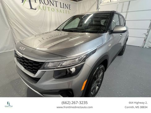 Used 2023 Kia Seltos LX AWD/4WD image 3