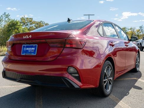 Used 2023 Kia Forte LXS w/ LXS Technology Package image 6