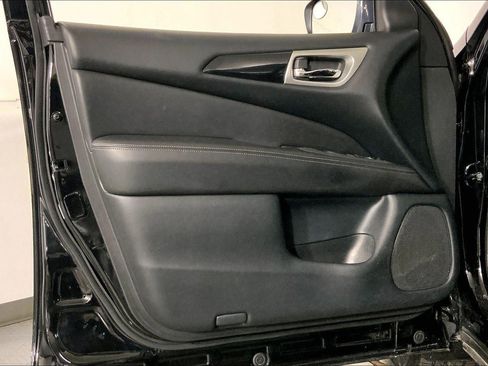 Used 2020 Nissan Pathfinder S image 25