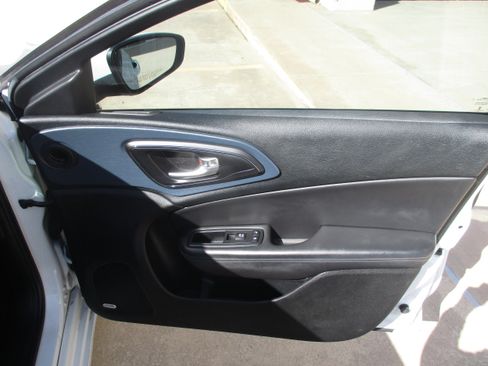 Used 2015 Chrysler 200 S w/ Navigation & Sound Group I image 10