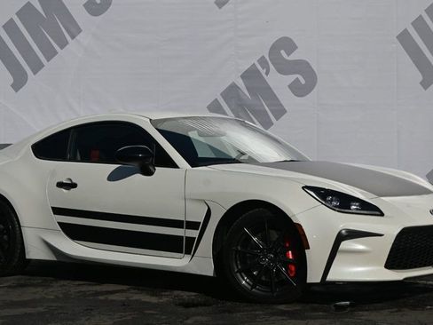 Used 2024 Toyota GR86 TRUENO Edition image 3