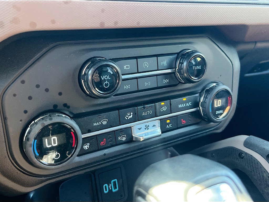 Used 2024 Ford Bronco Outer Banks AWD/4WD image 16