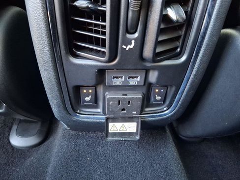 Used 2019 Jeep Grand Cherokee Overland AWD/4WD image 11