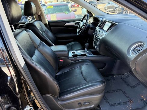 Used 2019 Nissan Pathfinder SL image 18