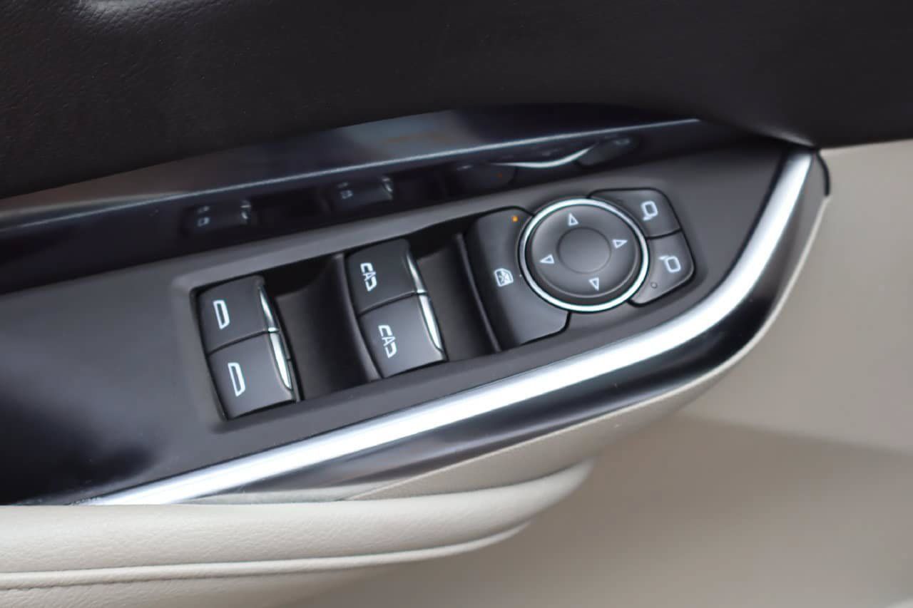 Used 2023 Cadillac XT4 Luxury w/ Cold Weather Package FWD image 21
