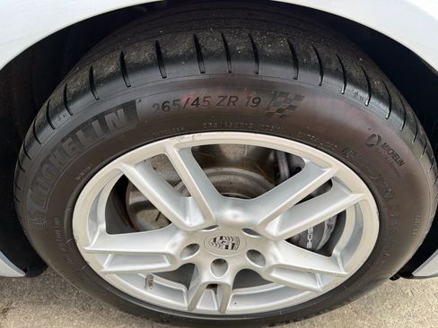 Used 2018 Porsche Panamera 4 AWD/4WD image 21