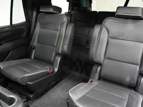 Used 2023 GMC Yukon SLT w/ SLT Premium Package RWD image 32