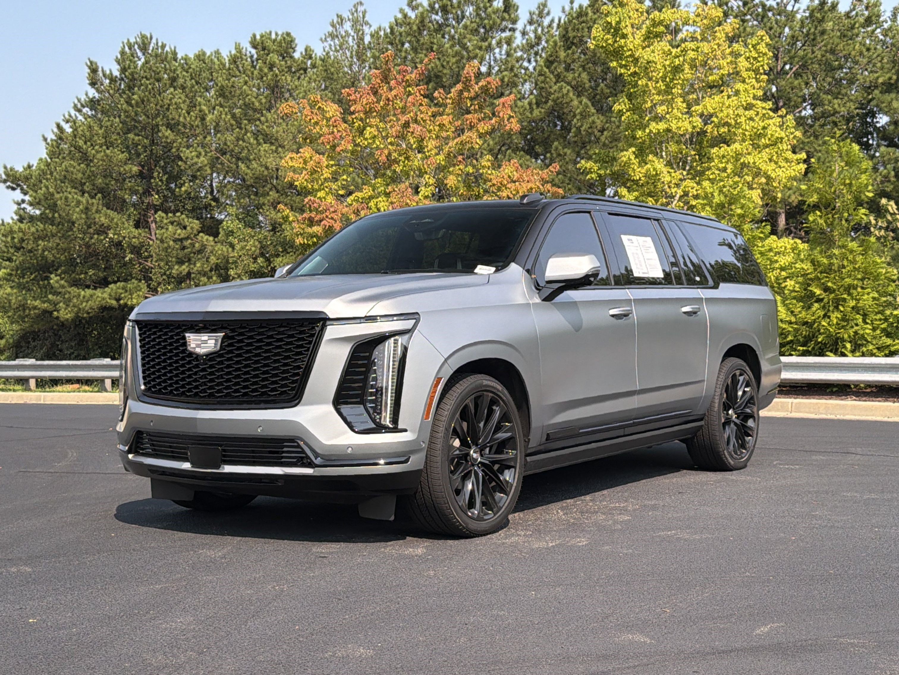 Used 2025 Cadillac Escalade ESV Sport Platinum w/ LPO, ONYX Package AWD/4WD image 13